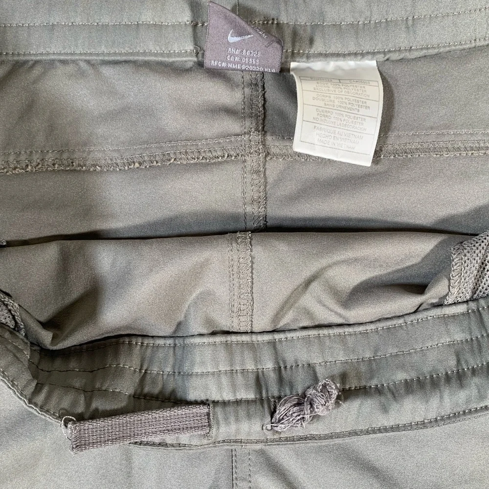 Nike‎ Bermuda Shorts Men’s XL Grey Vintage Sportswear Cargo Zip Pockets